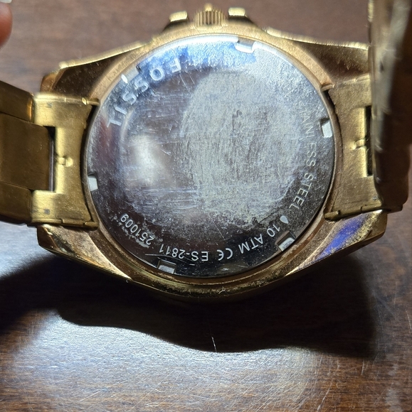 C- Fossil rose gold watch - Picture 6 of 6